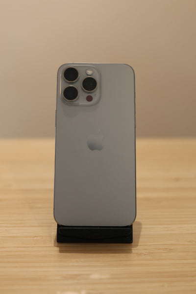 iPhone 16 Pro Max – Natural Titanium (256gb, Like-New)