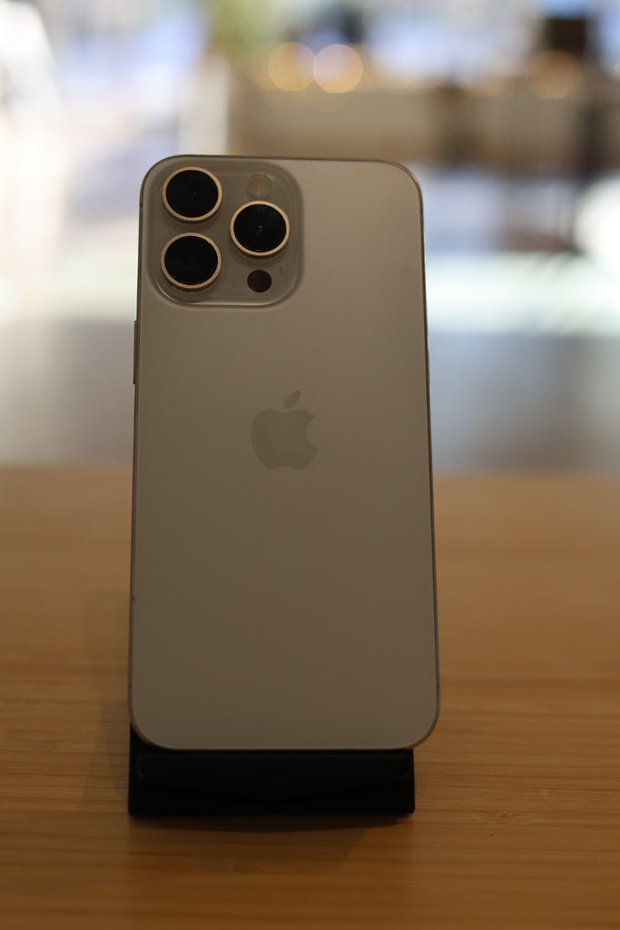 iPhone 15 Pro Max – (256gb, Like-New)