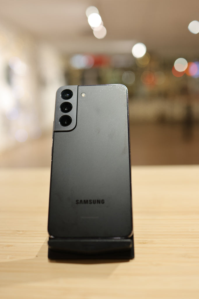 Samsung S22 – Black (128gb, Like-New)